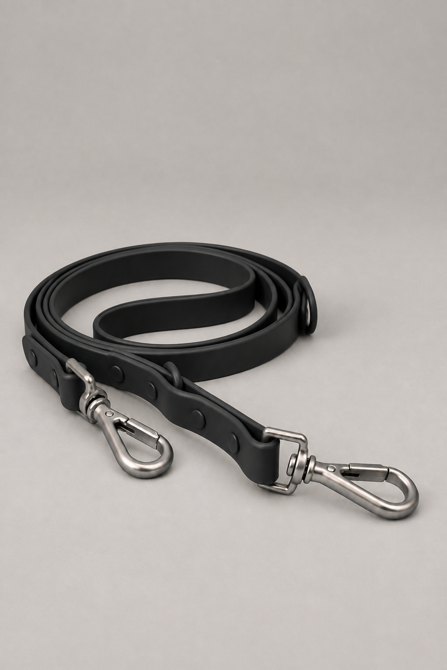 Wipe-clean PVC small dog lead in Black