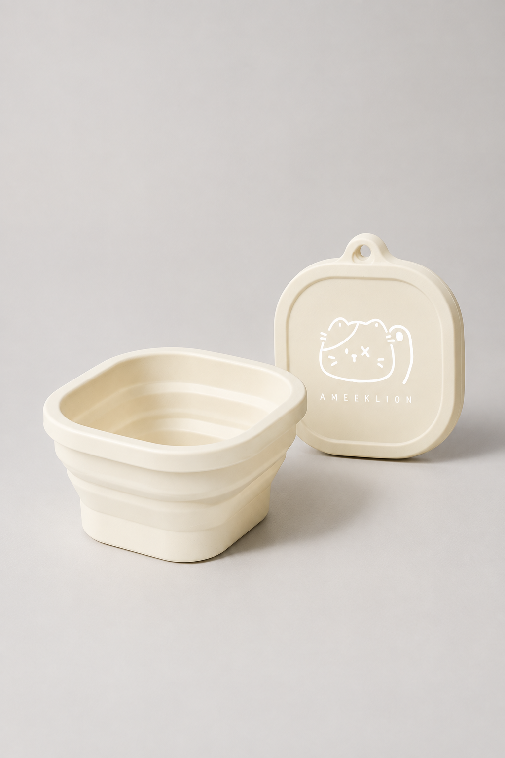 Collapsible dog bowl with lid in Cream