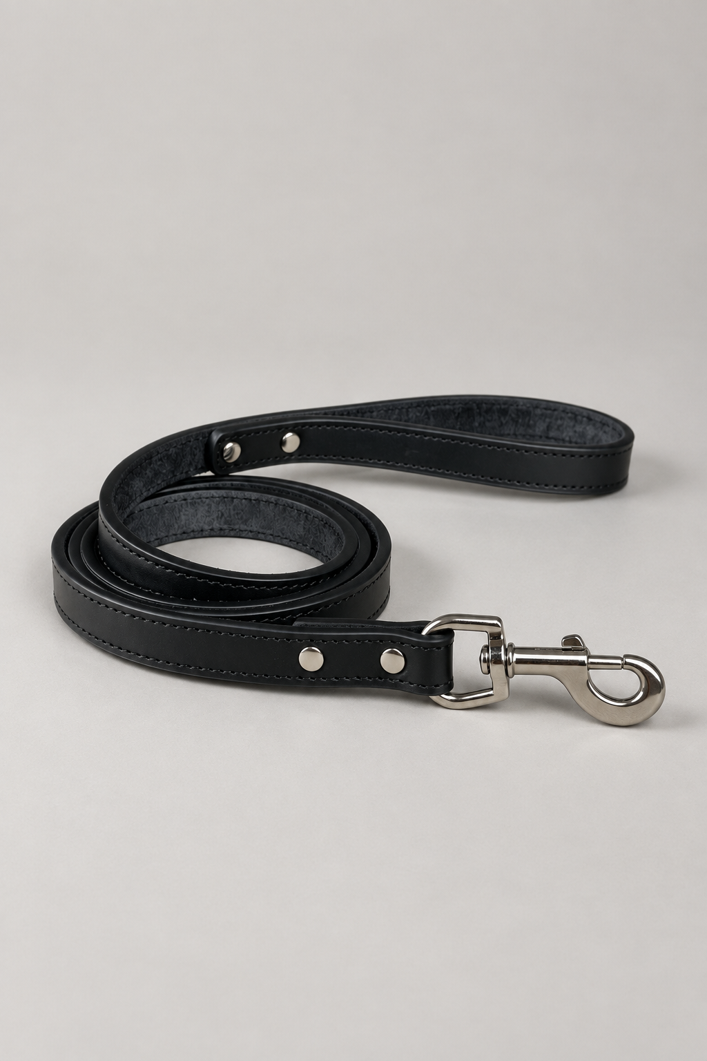 150cm leather dog lead in Black