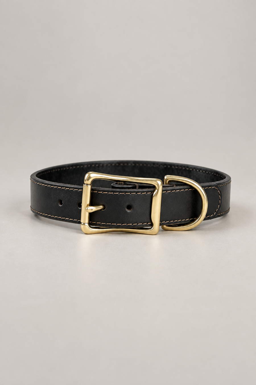 Hand-stitched leather dog collar in Black