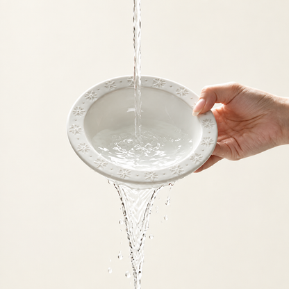 Ceramic bowl rinsing on blanc casse background
