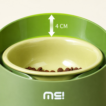 Close-up of green feeder splash guard with 4 cm measurement