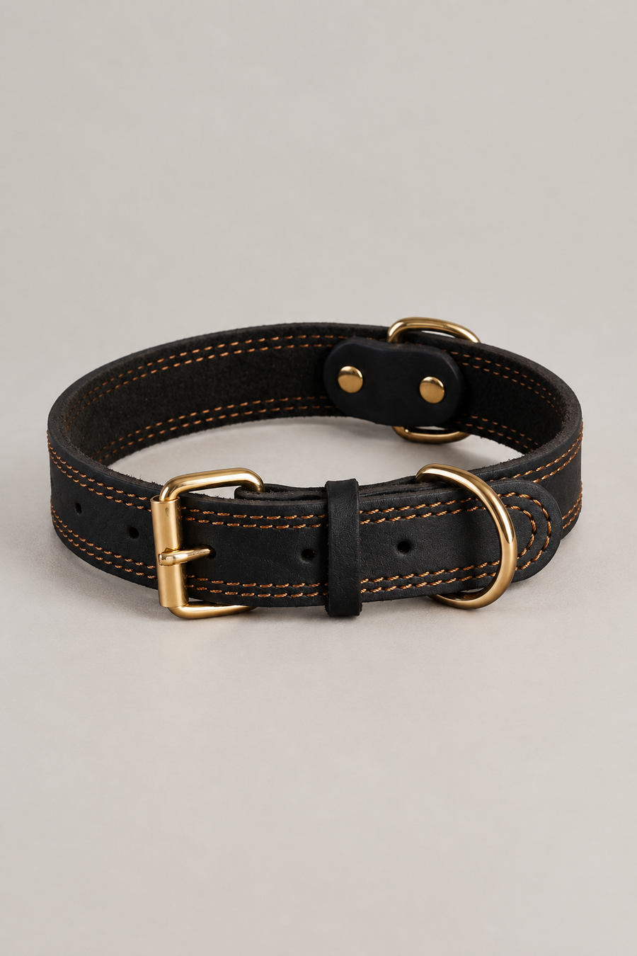 Double-stitched leather dog collar in Black