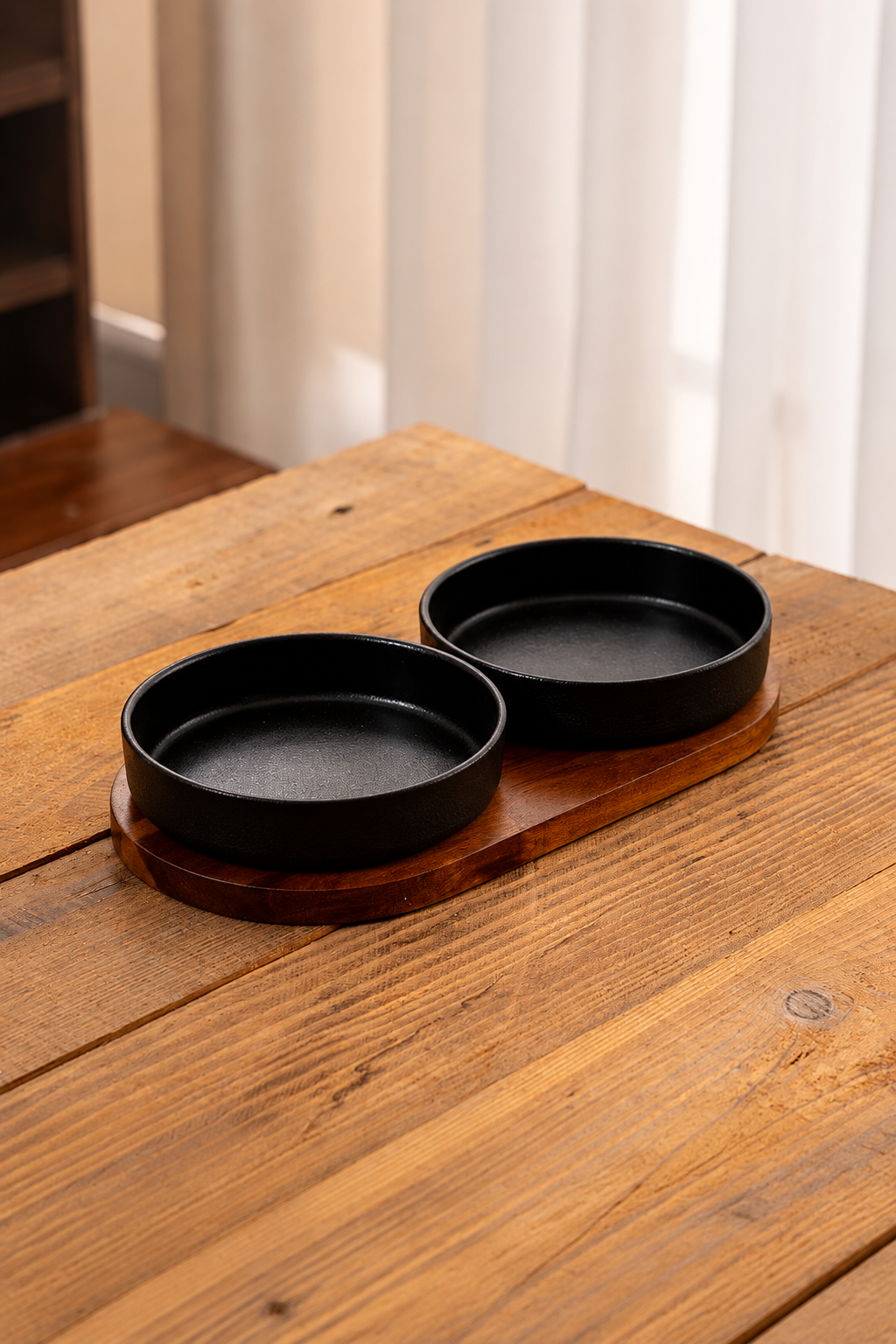 Plain black bowl set